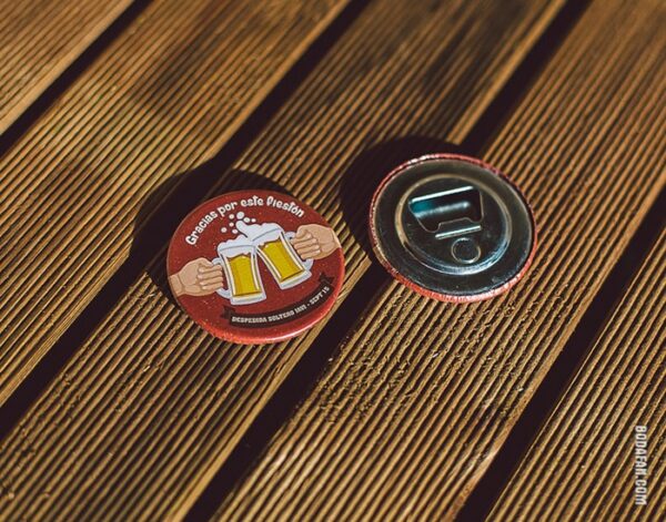 Chapas de abridor para despedidas de soltero "fiestón" - Imagen 2