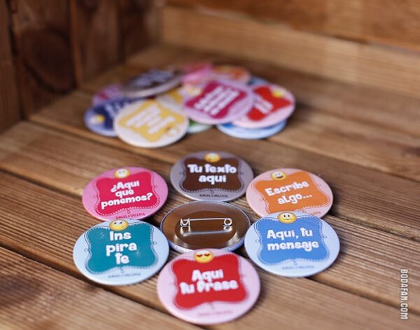 chapas-con-frases-personalizadas-bodas01