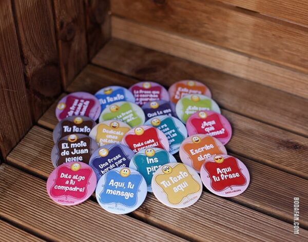 chapas-con-frases-personalizadas-bodas06