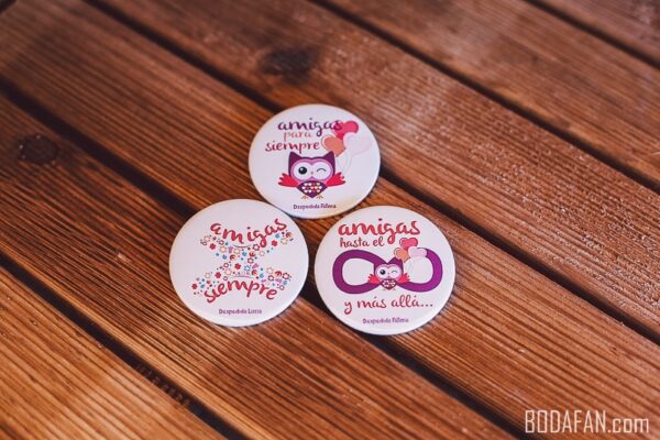 chapas-amigas-bodas-personalizadas1