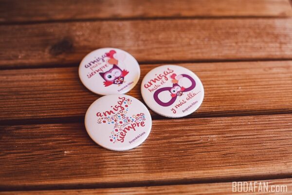 chapas-amigas-bodas-personalizadas3