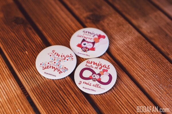 chapas-amigas-bodas-personalizadas4