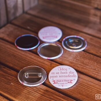 chapas-bodas-hoy-es-alfiler