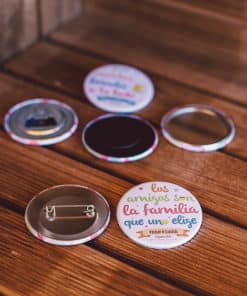 chapas-bodas-los-amigos-alfiler