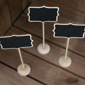 pizarras-pie-bodas-madera