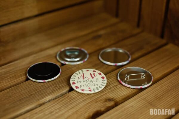 chapas-personalizadas-nombres-bodas-4