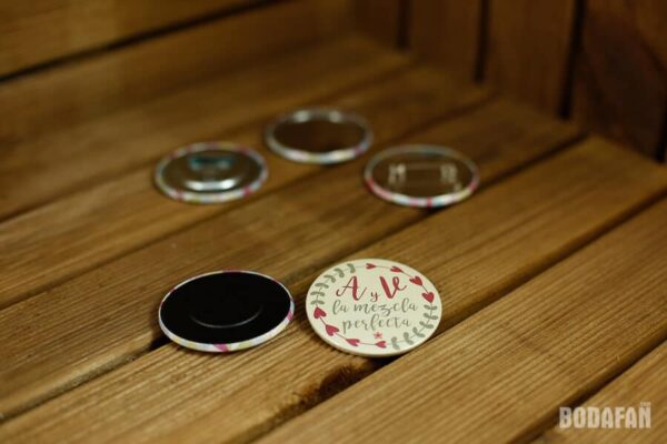 chapas-personalizadas-nombres-bodas-4