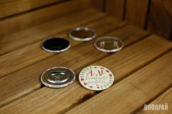 chapas-personalizadas-nombres-bodas-6