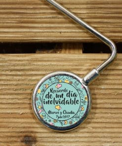 cuelgabolsos-personalizados-para-bodas-recuerdo-verde2