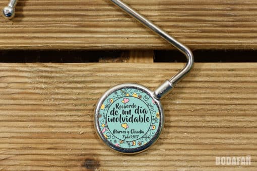 cuelgabolsos-personalizados-para-bodas-recuerdo-verde2