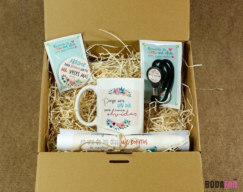 un kit personalizado a tus testigos de boda.