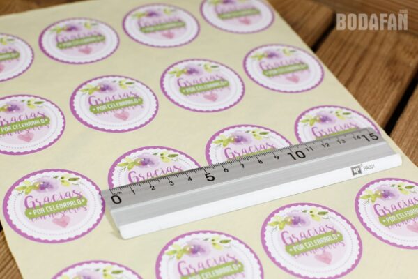 Pegatinas bonitas para boda "gracias por celebrarlo...". Pack de 20 - Imagen 4