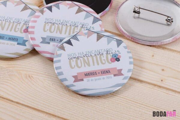 chapas-recuerdo-boda-personalizado-divertido-detalle