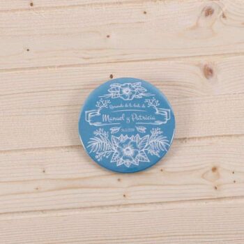 chapas-recuerdo-boda-divertida-personalizada-nombre-fecha-azul-vintage