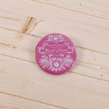 chapas-recuerdo-boda-divertida-personalizada-nombre-fecha-rosa-1