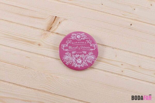 chapas-recuerdo-boda-divertida-personalizada-nombre-fecha-rosa-1