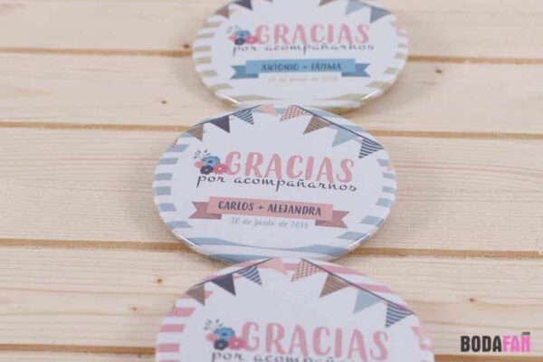 chapas-recuerdo-boda-personalizado-divertido-detalle