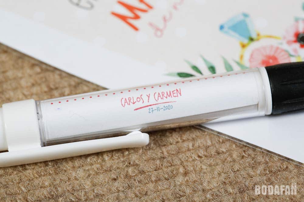 Bolígrafo para testigo de boda envuelto en textil impreso con mensaje