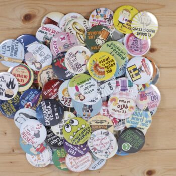 chapas-personalizadas-divertidas-para-bodas-gay