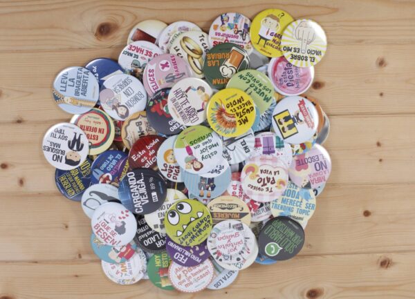 chapas-personalizadas-divertidas-para-bodas-gay