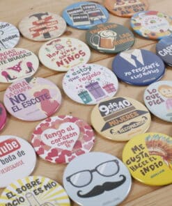 chapas-divertidas-personalizadas-para-bodas-gais