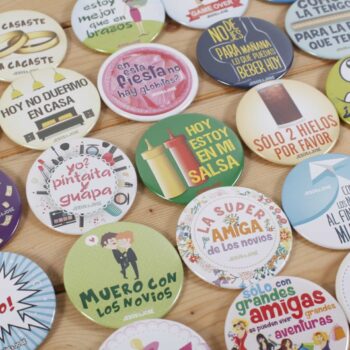 chapas-divertidas-personalizadas-para-bodas-gais